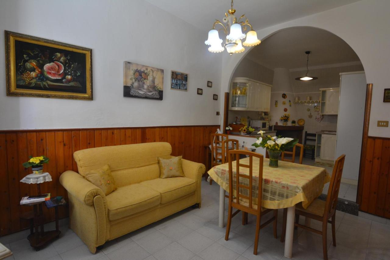 Casa Vacanze I Girasoli إيغليزياس المظهر الخارجي الصورة